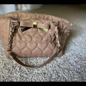 Woman’s brown/tan purse